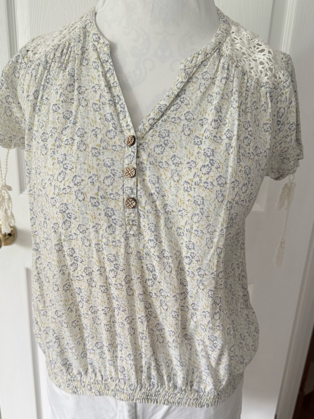 Light Floral Crochet-Yoke Women's Top - Cream & Light Blue